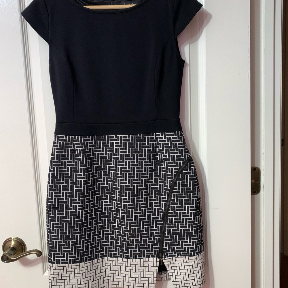 BOGO 🚨 Laundry by Shelli Segal Dress